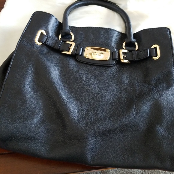 Michael Kors Handbags - MICHEAL KORS 🖤 HAMILTON